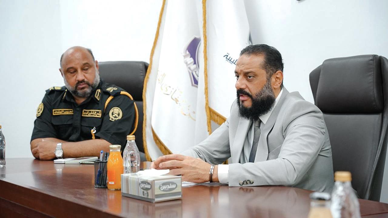 مدير أمن بنغازي الكبرى - رئيس غرفة انضباط الشارع العام يعقد اجتماعًا لتفعيل الدفع الإلكتروني في المؤسسات الصحية الخاصة ويؤكد تطبيق إجراءات صارمة على المخالفين