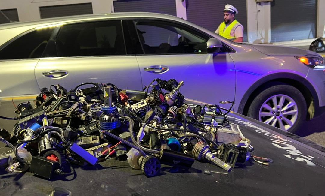 بناءً على تعليمات صادرة عن مدير أمن بنغازي الكبرى، اللواء صلاح هويدي، أطلقت مديرية الأمن حملة ميدانية مكثفة تستهدف المركبات التي تستخدم الإضاءة الليزرية القوية ومنظومات الصوت المعدلة المخالفة