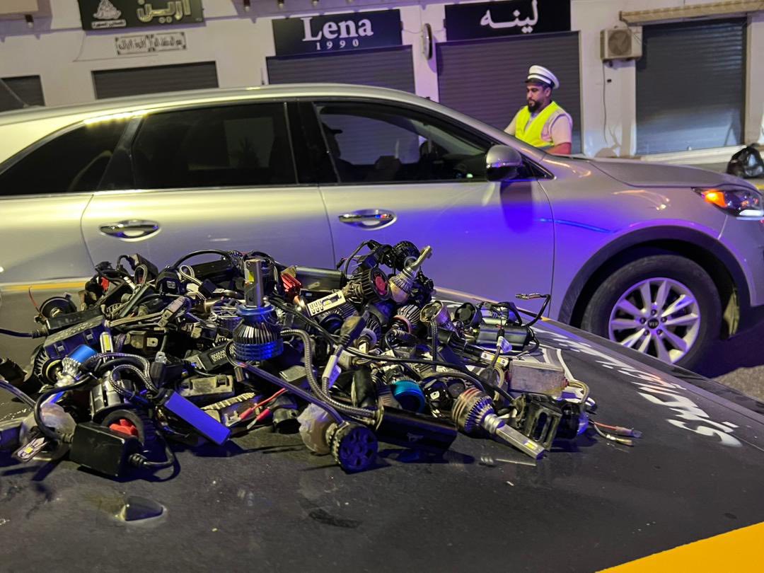 بناءً على تعليمات صادرة عن مدير أمن بنغازي الكبرى، اللواء صلاح هويدي، أطلقت مديرية الأمن حملة ميدانية مكثفة تستهدف المركبات التي تستخدم الإضاءة الليزرية القوية ومنظومات الصوت المعدلة المخالفة