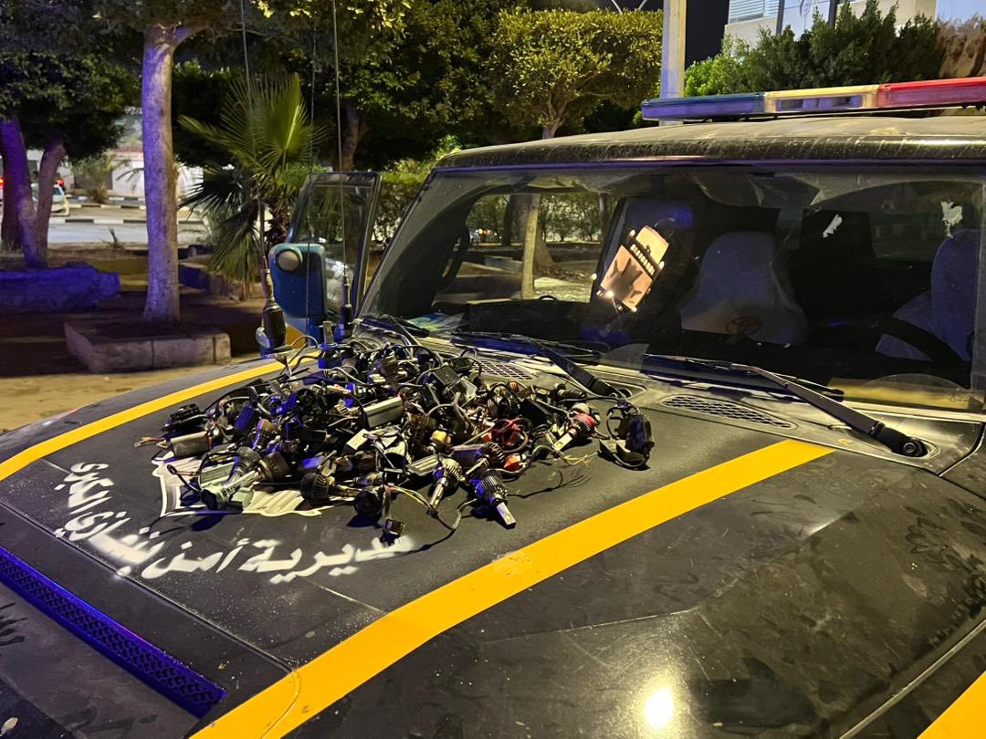 بناءً على تعليمات صادرة عن مدير أمن بنغازي الكبرى، اللواء صلاح هويدي، أطلقت مديرية الأمن حملة ميدانية مكثفة تستهدف المركبات التي تستخدم الإضاءة الليزرية القوية ومنظومات الصوت المعدلة المخالفة